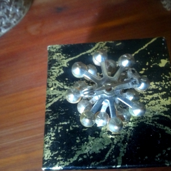 Vintage Pearl Starburst Brooch Pin - Picture 6 of 7